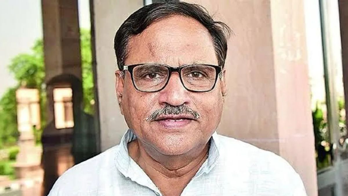 Dr Mahesh Joshi