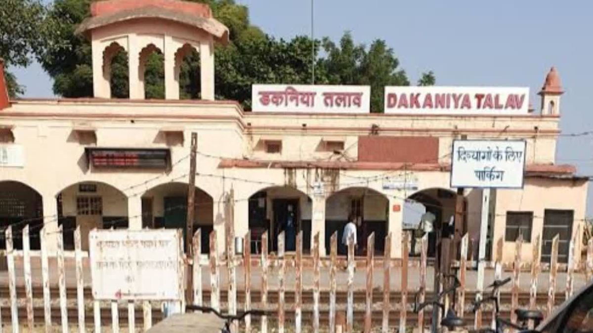 Daknia Talab railway station